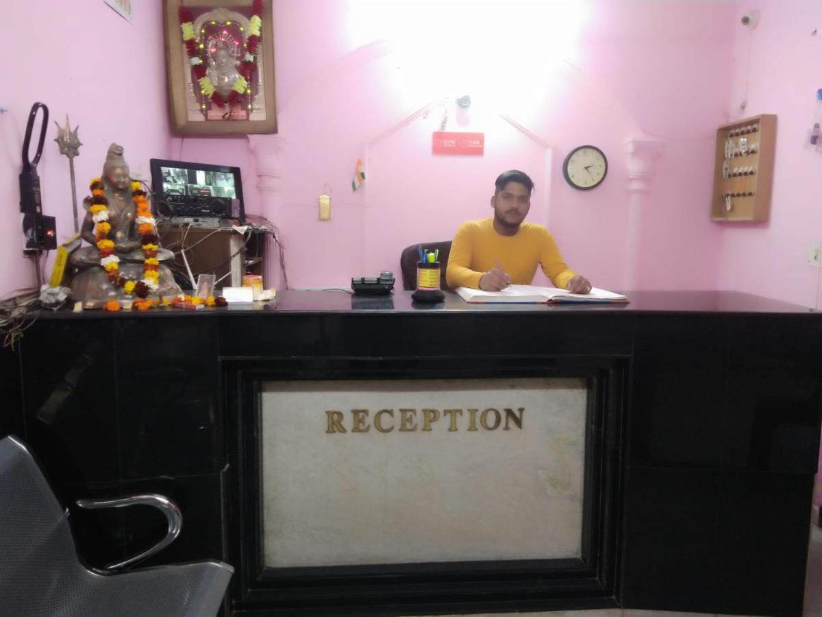 Hotel Raj Hans Dx 新德里 外观 照片